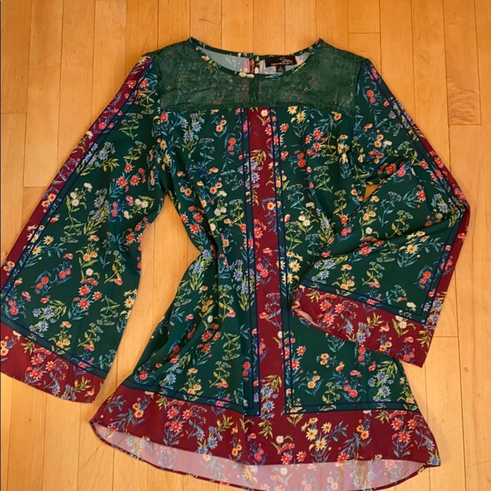 Flowy floral Suzanne Betro top